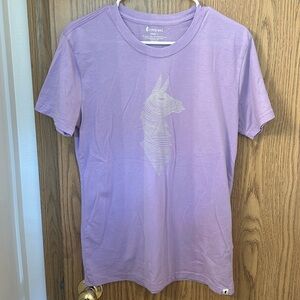 Cotopaxi lavender llama short sleeve graphic tee size M